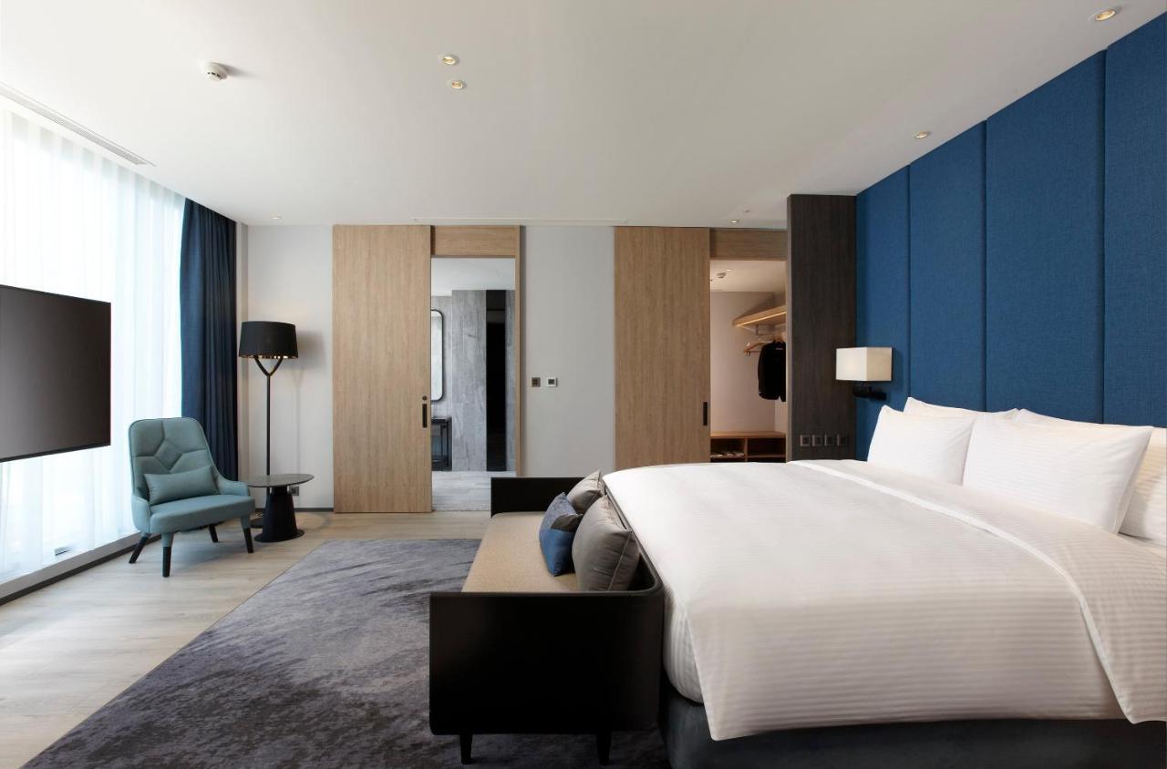 Hotel Cozzi Blu Zhongli Zewnętrze zdjęcie A bedroom at the hotel